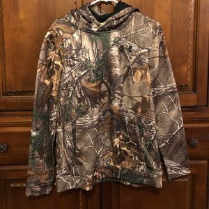 Under Armour Camo sweatshirt, Youth XL
